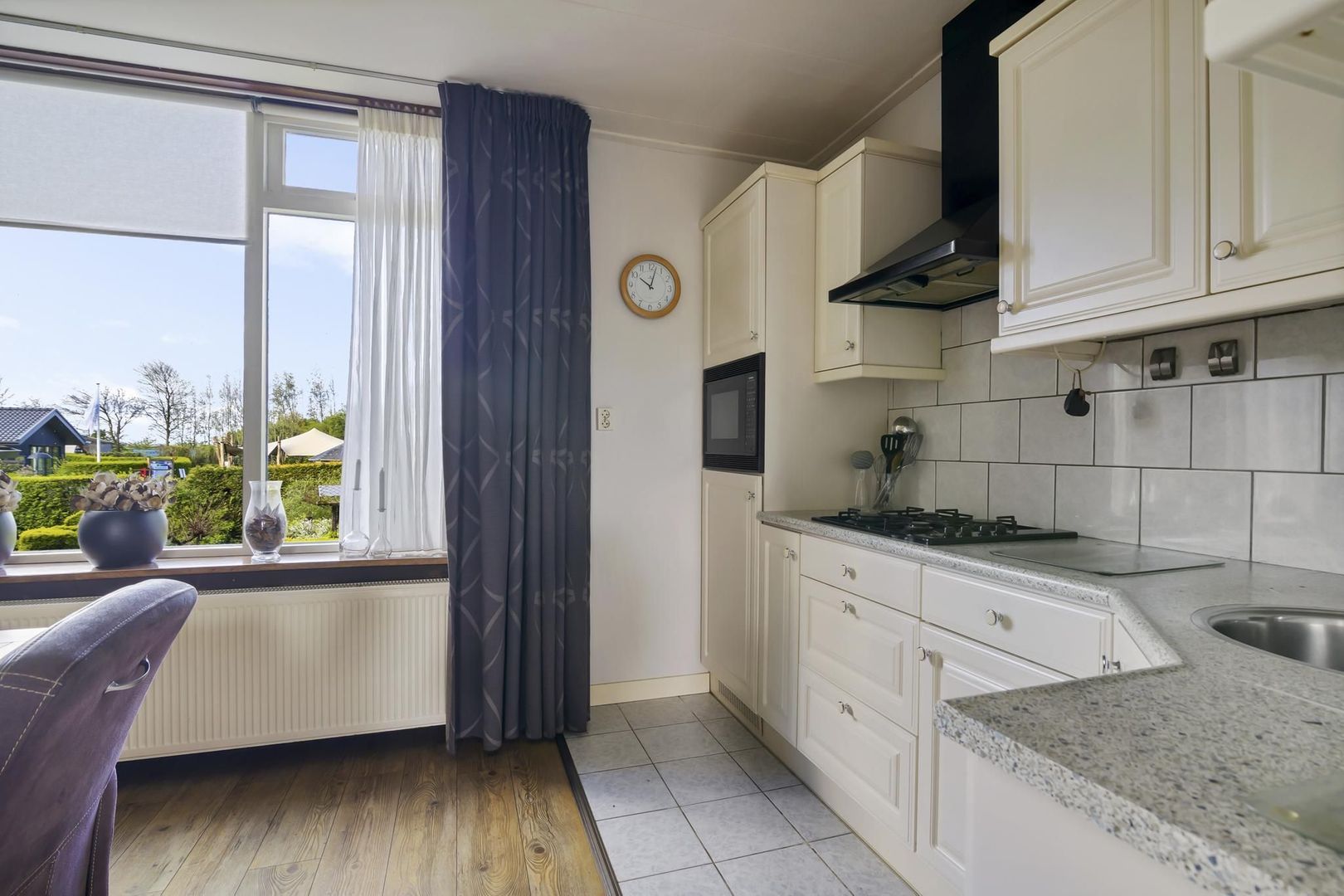 Tsjerkestrjitte 9, Holwert foto-9