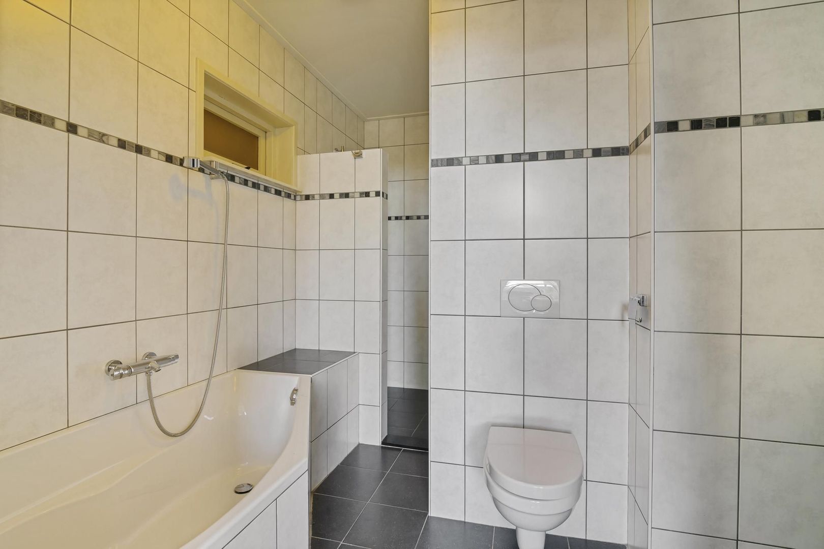 Tsjerkestrjitte 9, Holwert foto-16