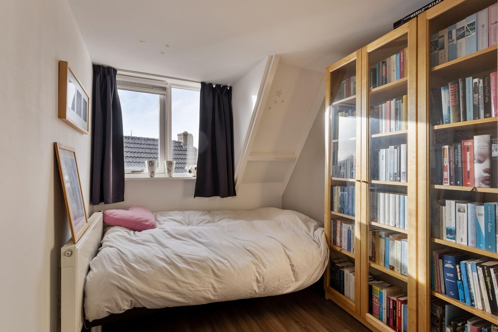 Van Aylvawal 4, Holwert foto-11