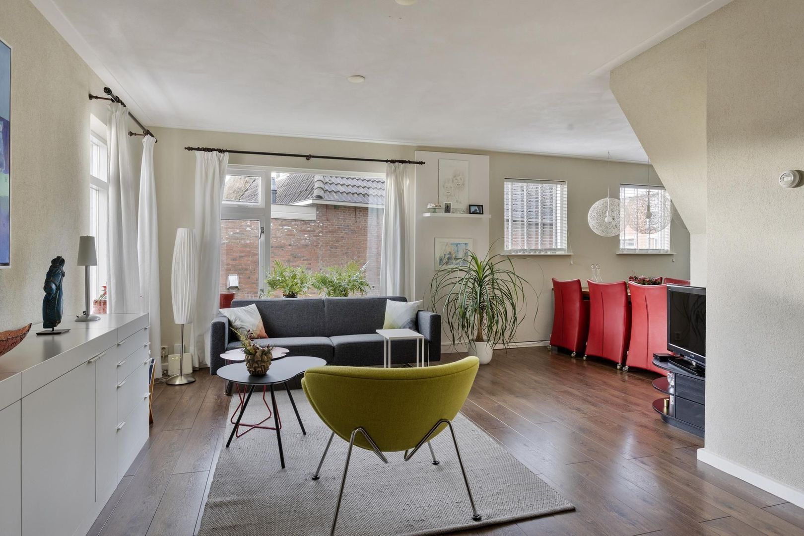 Van Aylvawal 4, Holwert foto-3