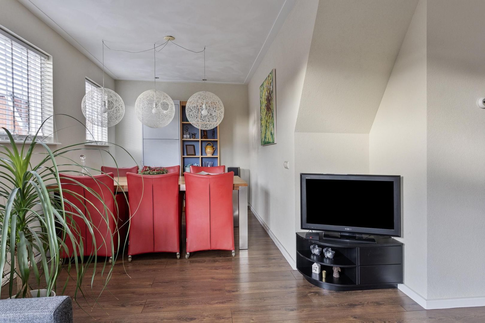 Van Aylvawal 4, Holwert foto-4