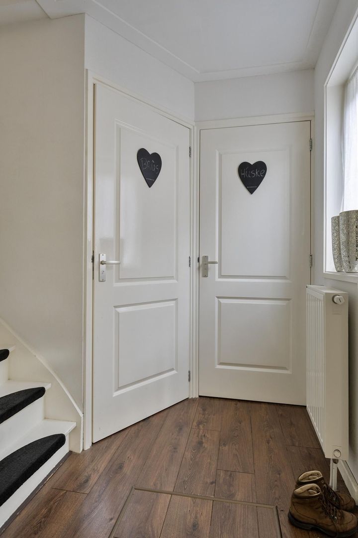 Van Aylvawal 4, Holwert foto-5