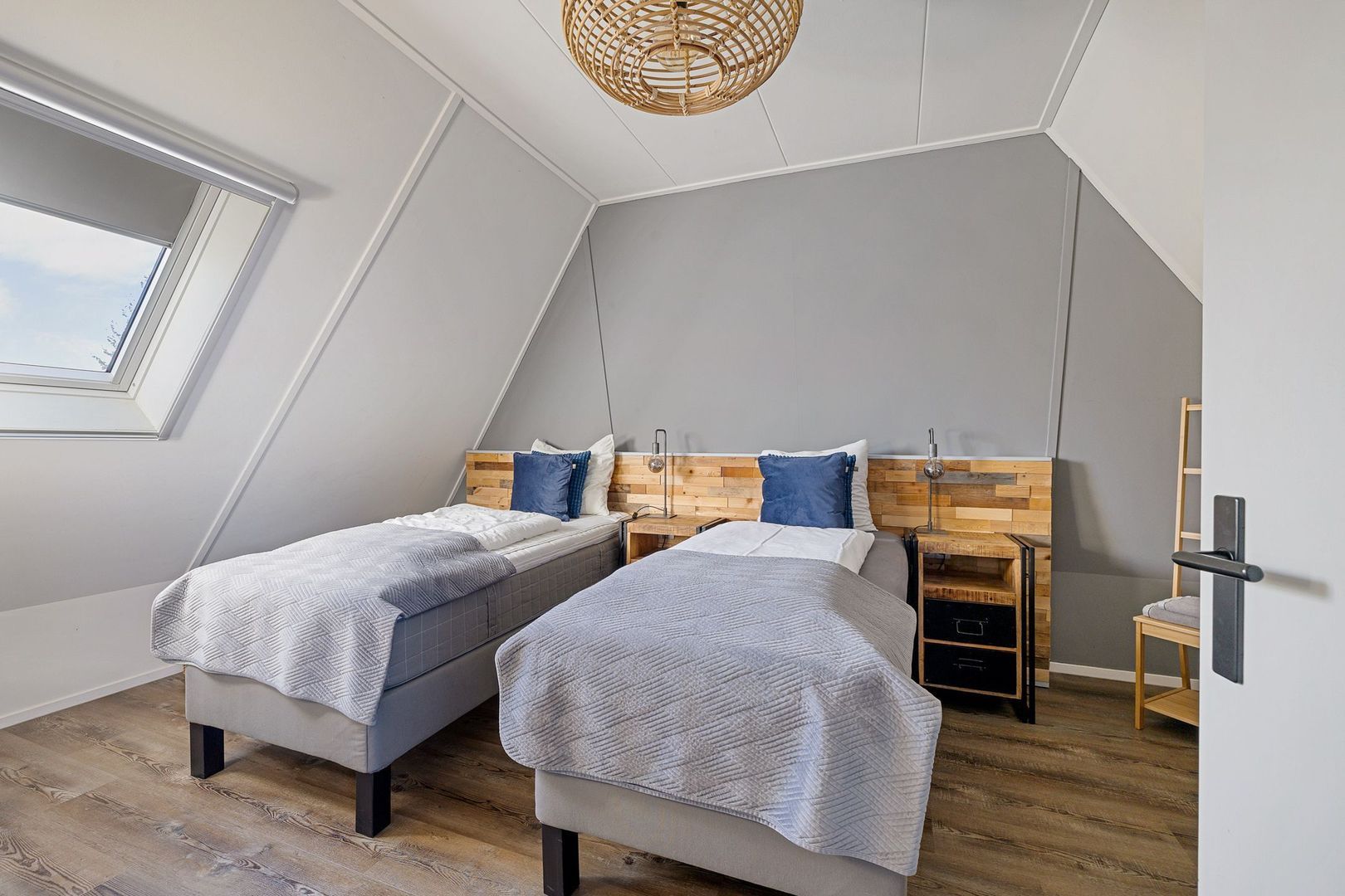 De Slinke 16, Burdaard foto-13