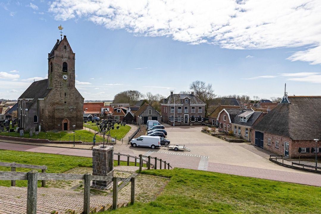 Tsjerkeplein 2, Wierum