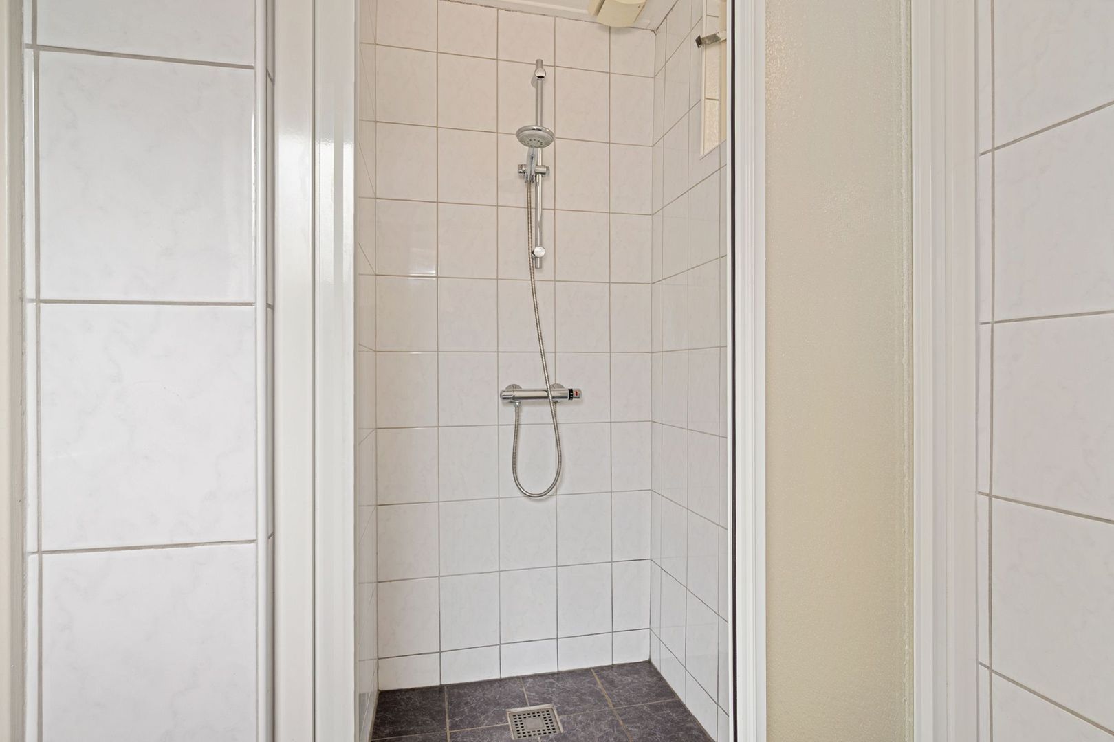 Van Aylvawâl 10, Holwert foto-15