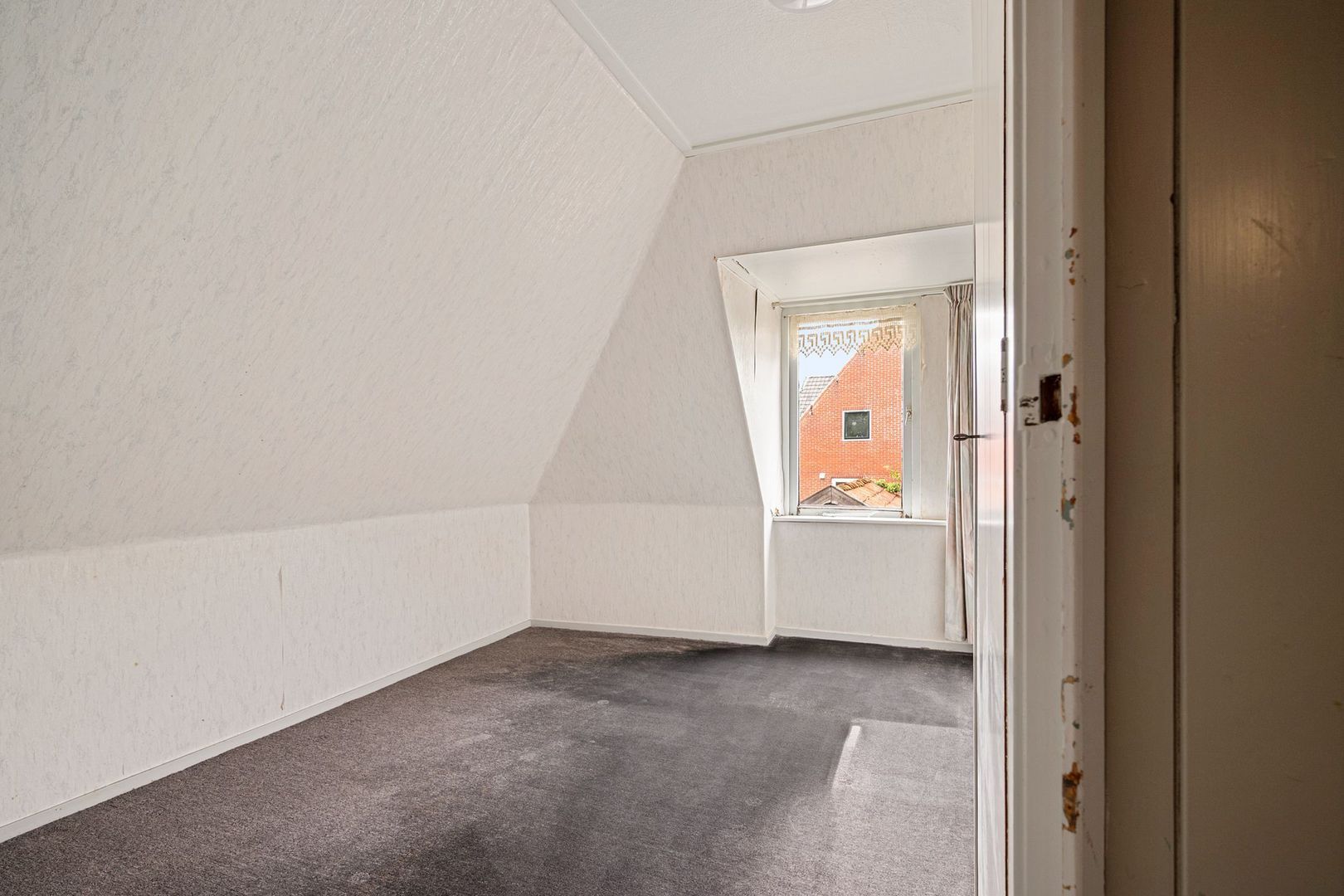 Van Aylvawâl 10, Holwert foto-18
