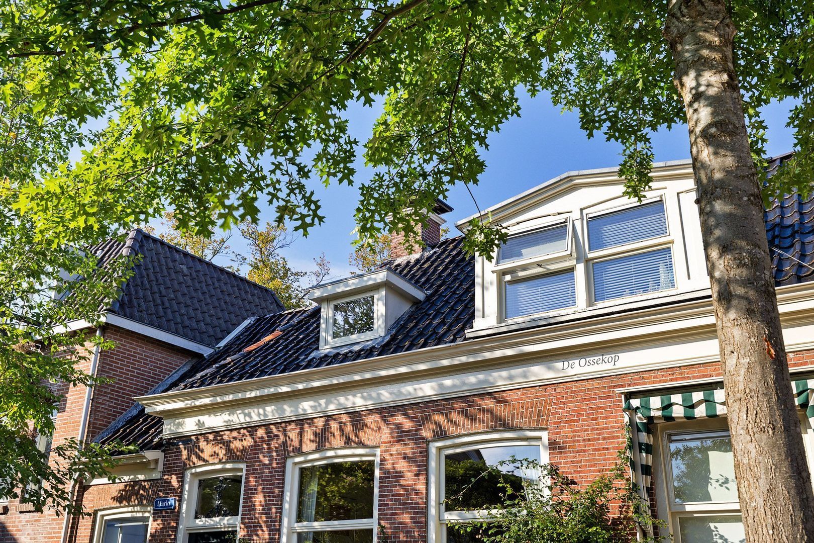 Markt 22, Dokkum foto-1