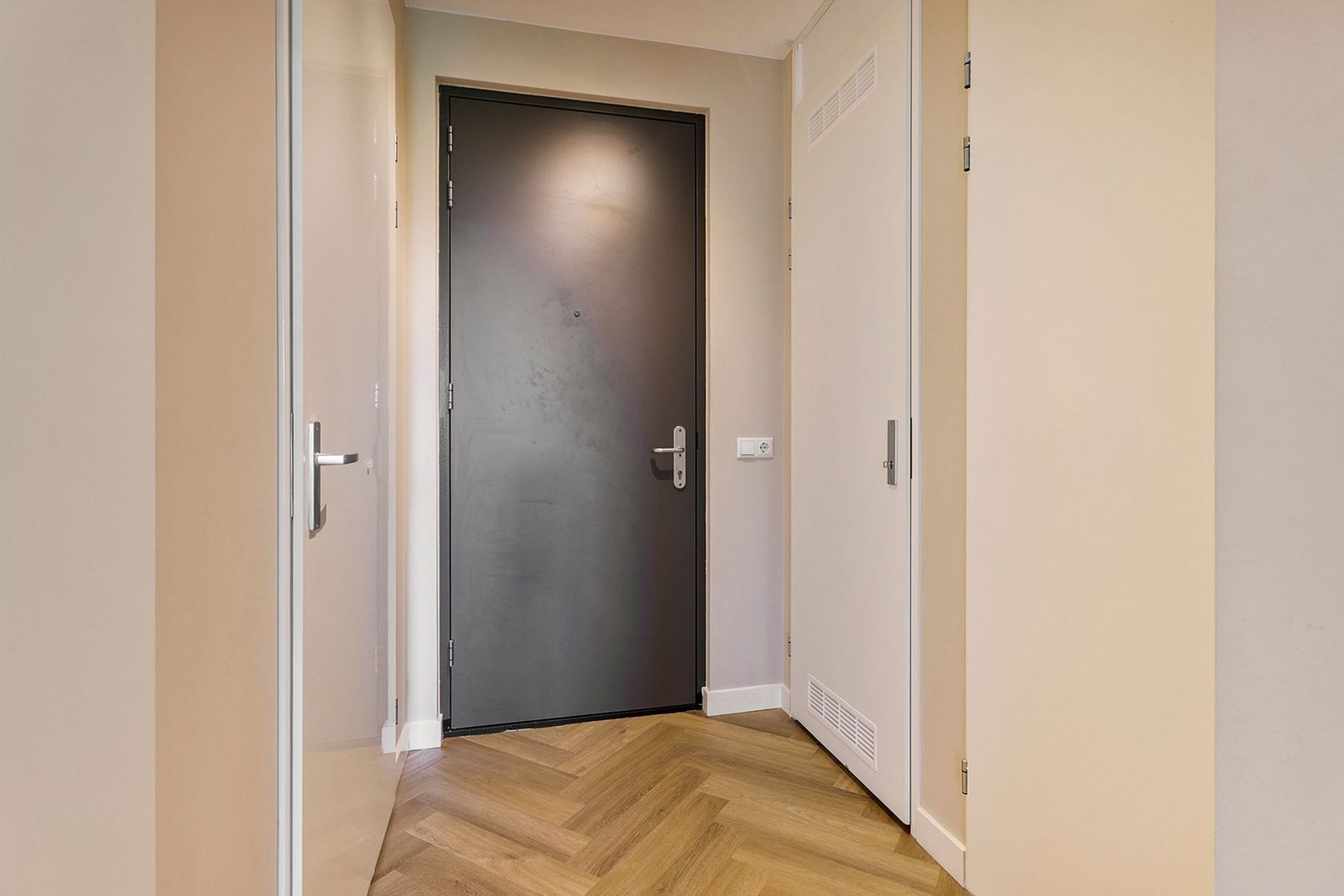 Startbaan 274, Amstelveen foto-6 blur