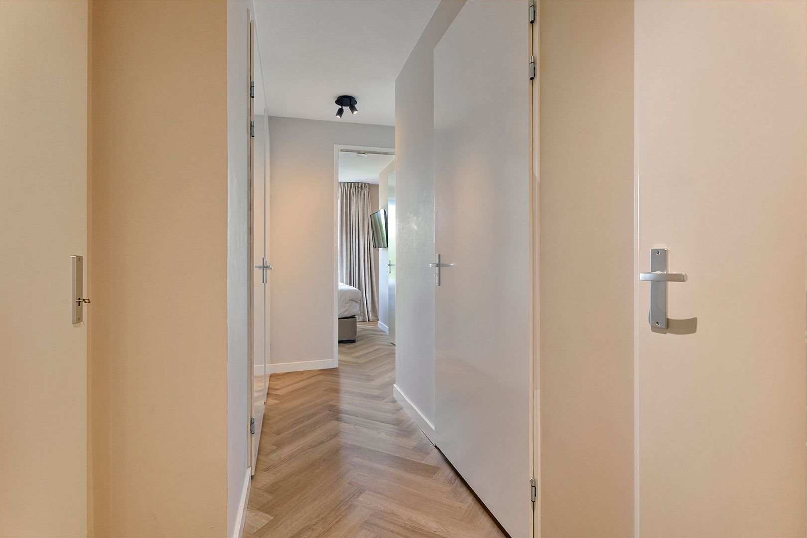 Startbaan 274, Amstelveen foto-7 blur