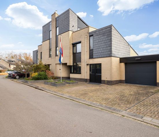 Volkerak 16, Zwijndrecht