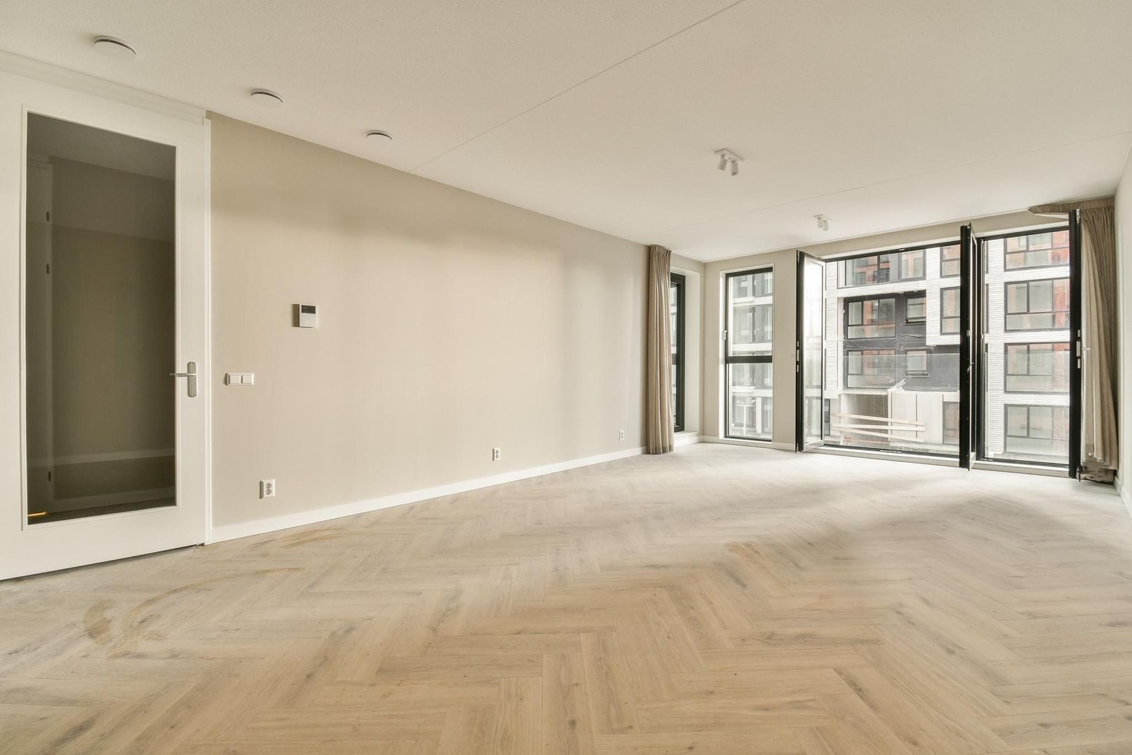 Mies van der Rohestraat 137, Hoofddorp foto-1