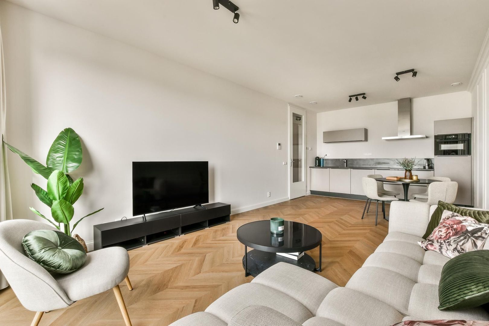 Mies van der Rohestraat 99, Hoofddorp foto-2