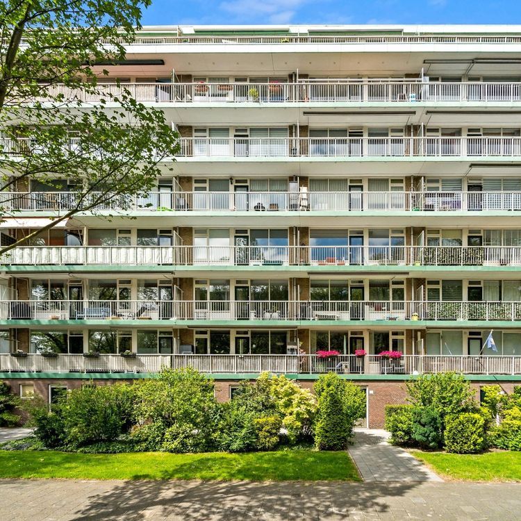 Volendamlaan 885, Den Haag