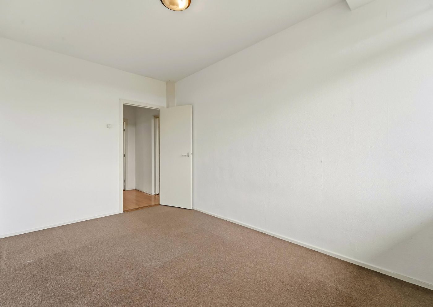 Volendamlaan 885, Den Haag foto-16