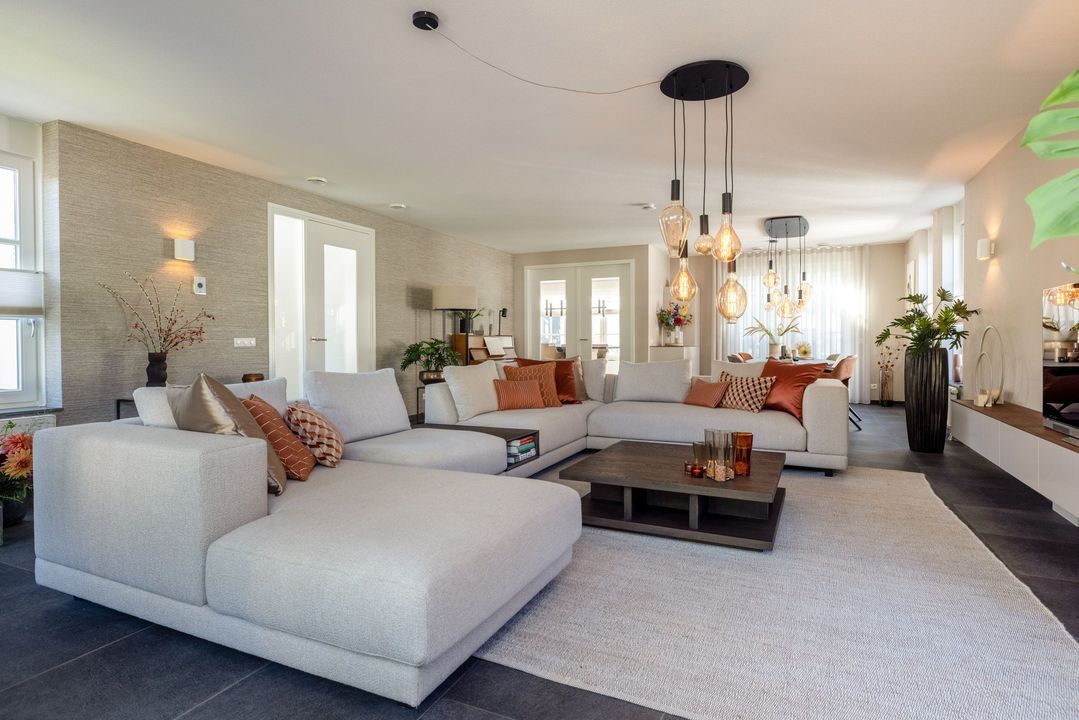 de Loonwerker 5, Leende