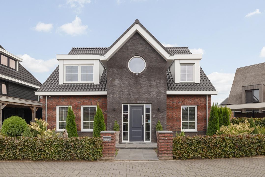 Tijm 64, Asten
