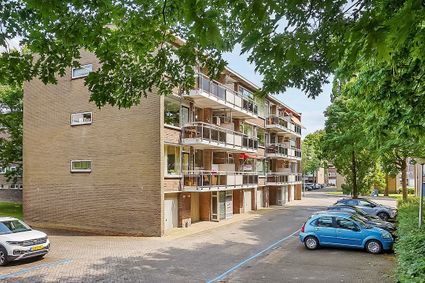 Julianaplantsoen 145, Diemen foto-0