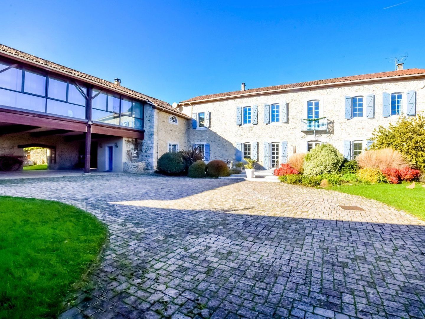 Ausson, Ausson foto-0