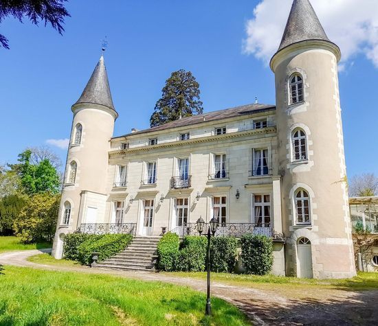 Tournon-Saint-Pierre, Tournon-Saint-Pierre