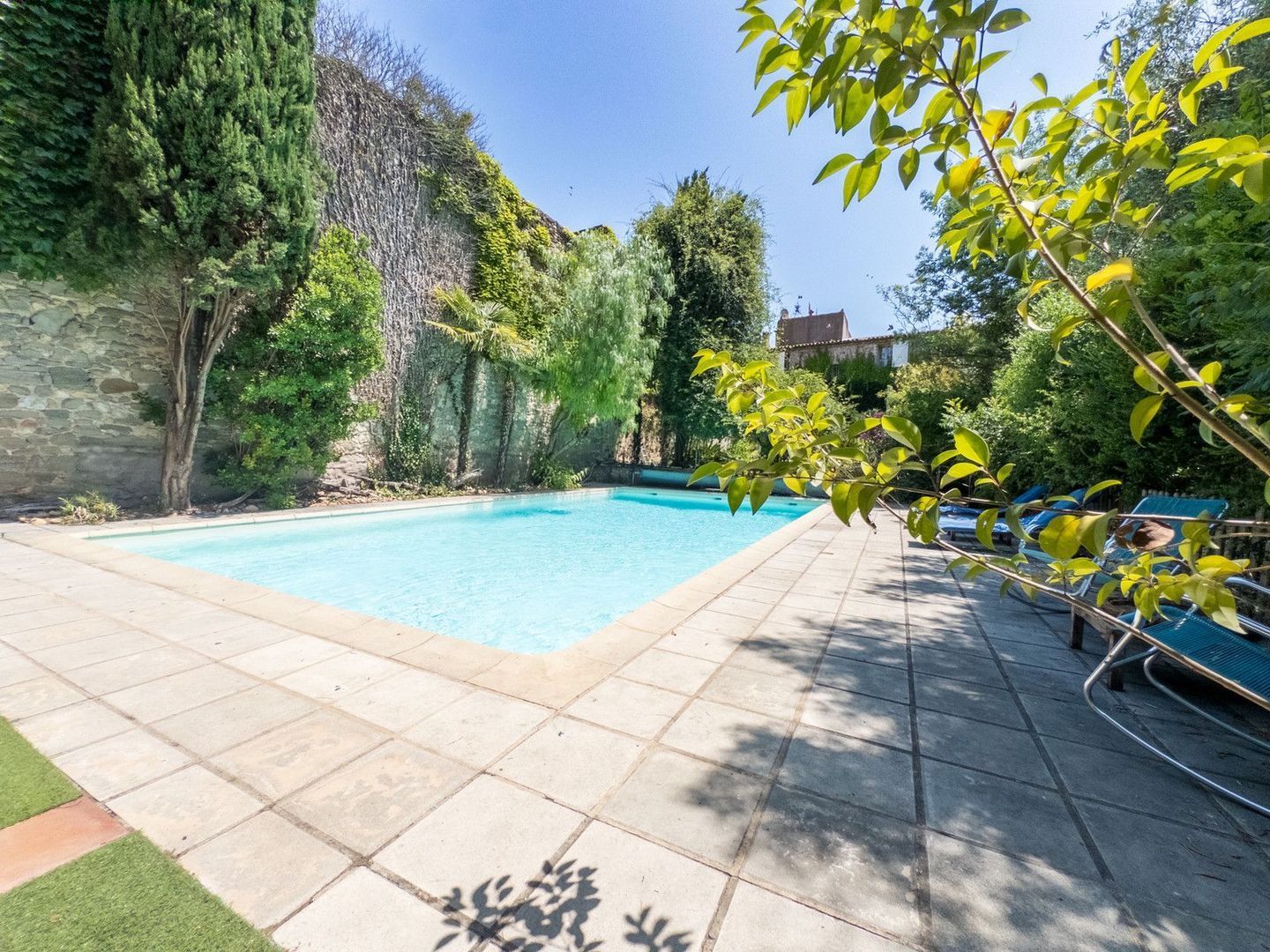 Adissan, Adissan foto-1