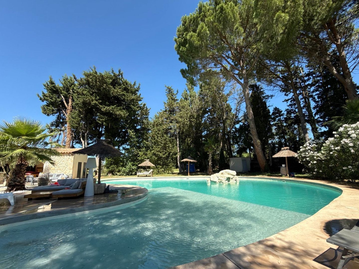 Rognonas, Rognonas foto-0