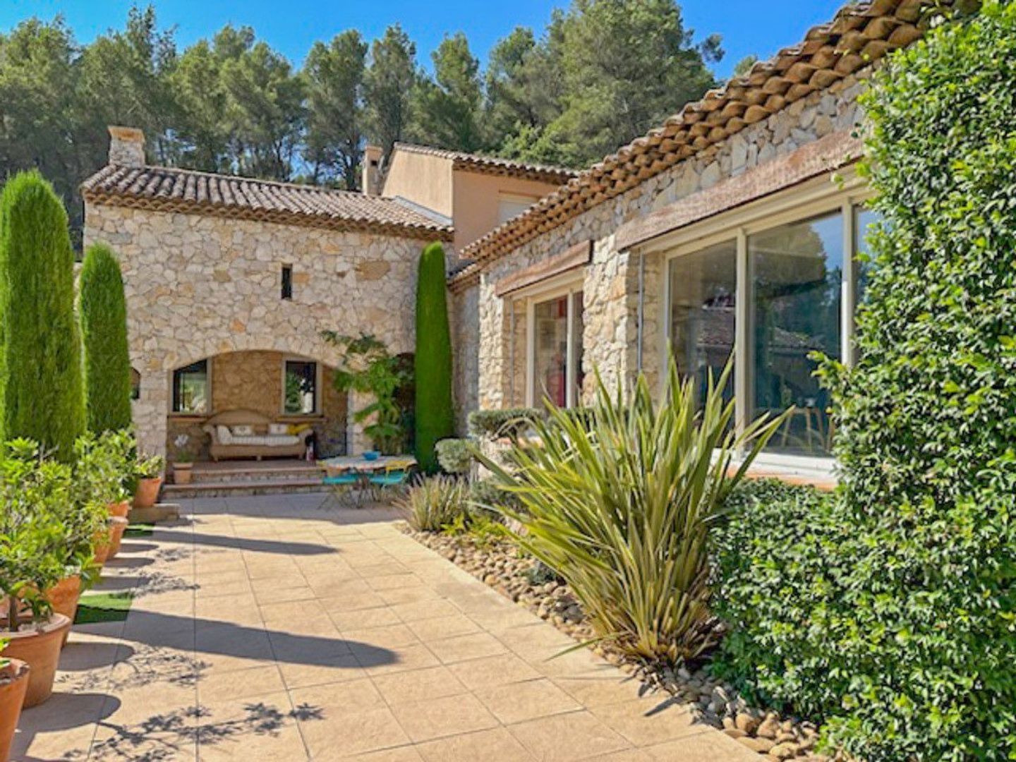 Auriol, Auriol foto-0