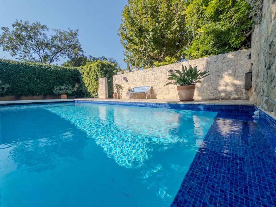 Neffiès, Neffiès foto-3