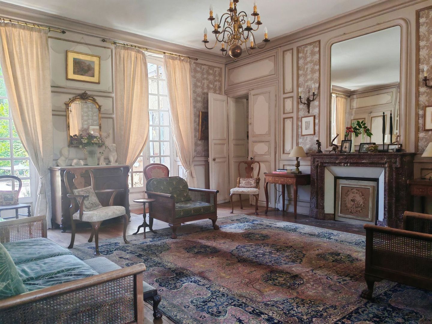 Theneuille, Theneuille foto-4