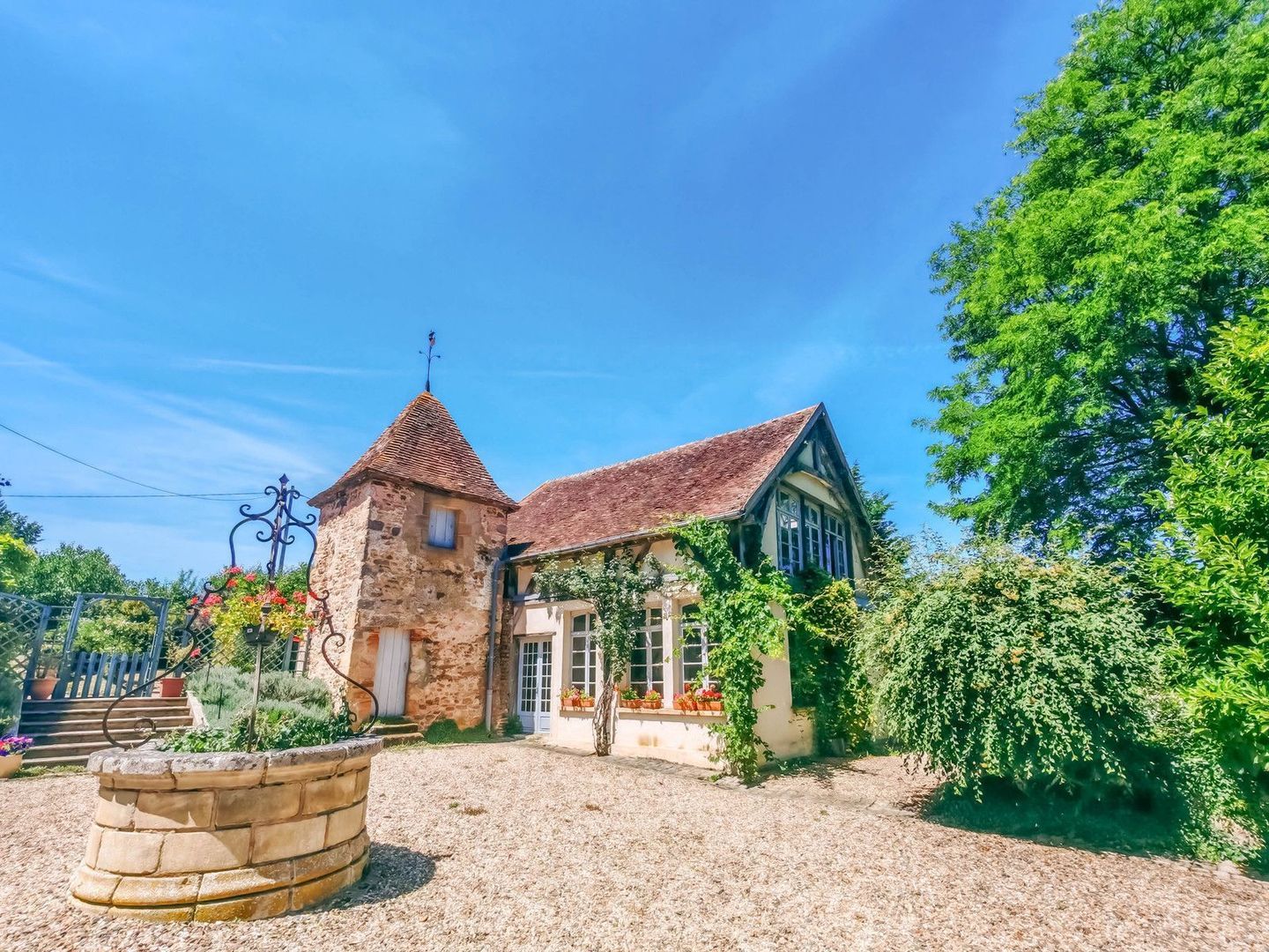 Theneuille, Theneuille foto-9