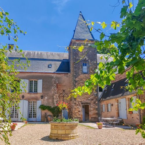 Theneuille, Theneuille foto-1