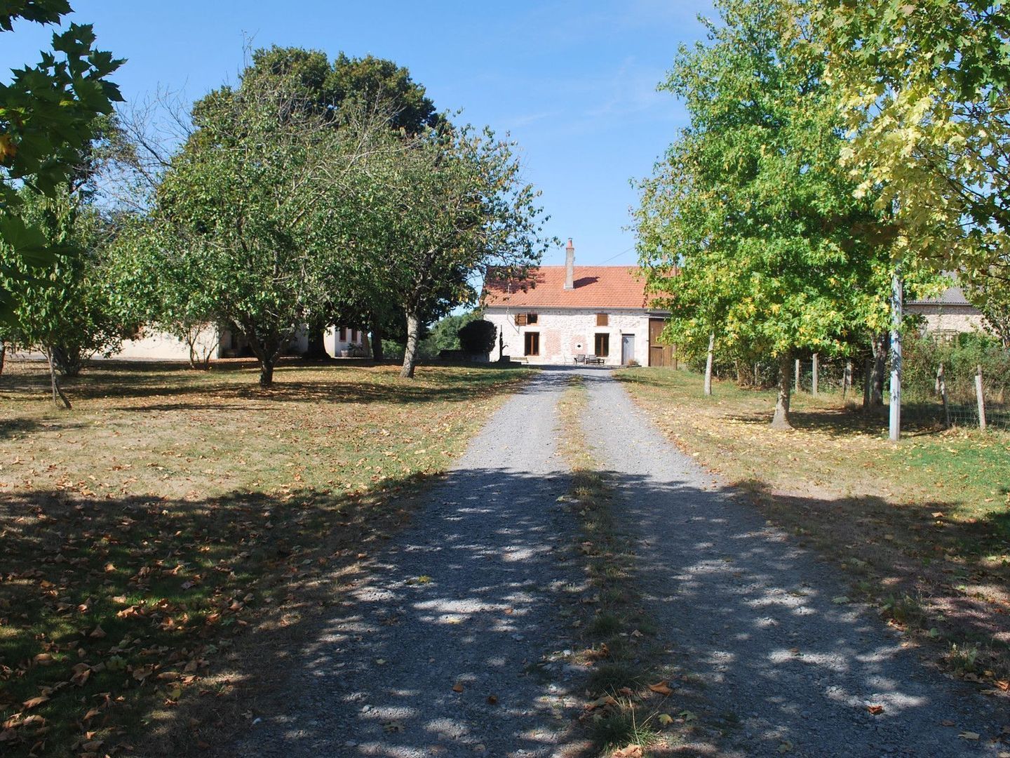 Lathus-Saint-Rémy, Lathus-Saint-Rémy foto-1