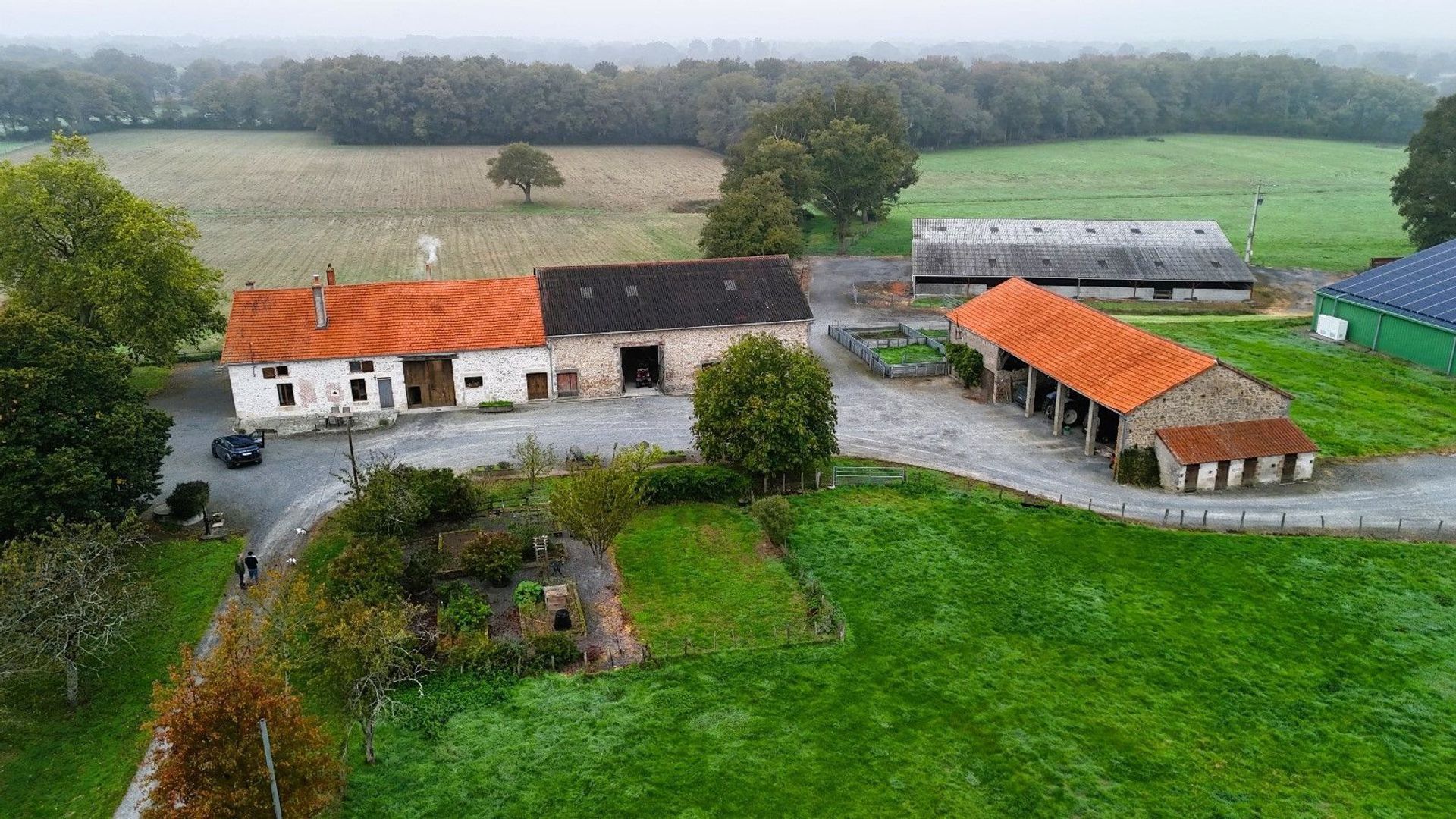 Lathus-Saint-Rémy, Lathus-Saint-Rémy foto-0