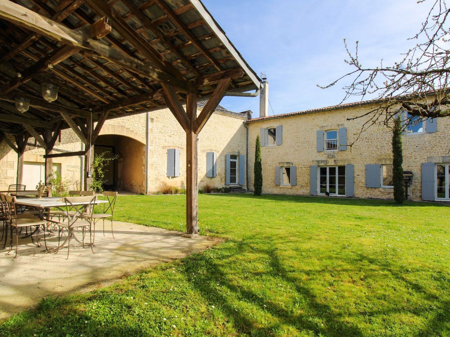 Saint-Jean-d'Angély, Saint-Jean-d'Angély foto-0