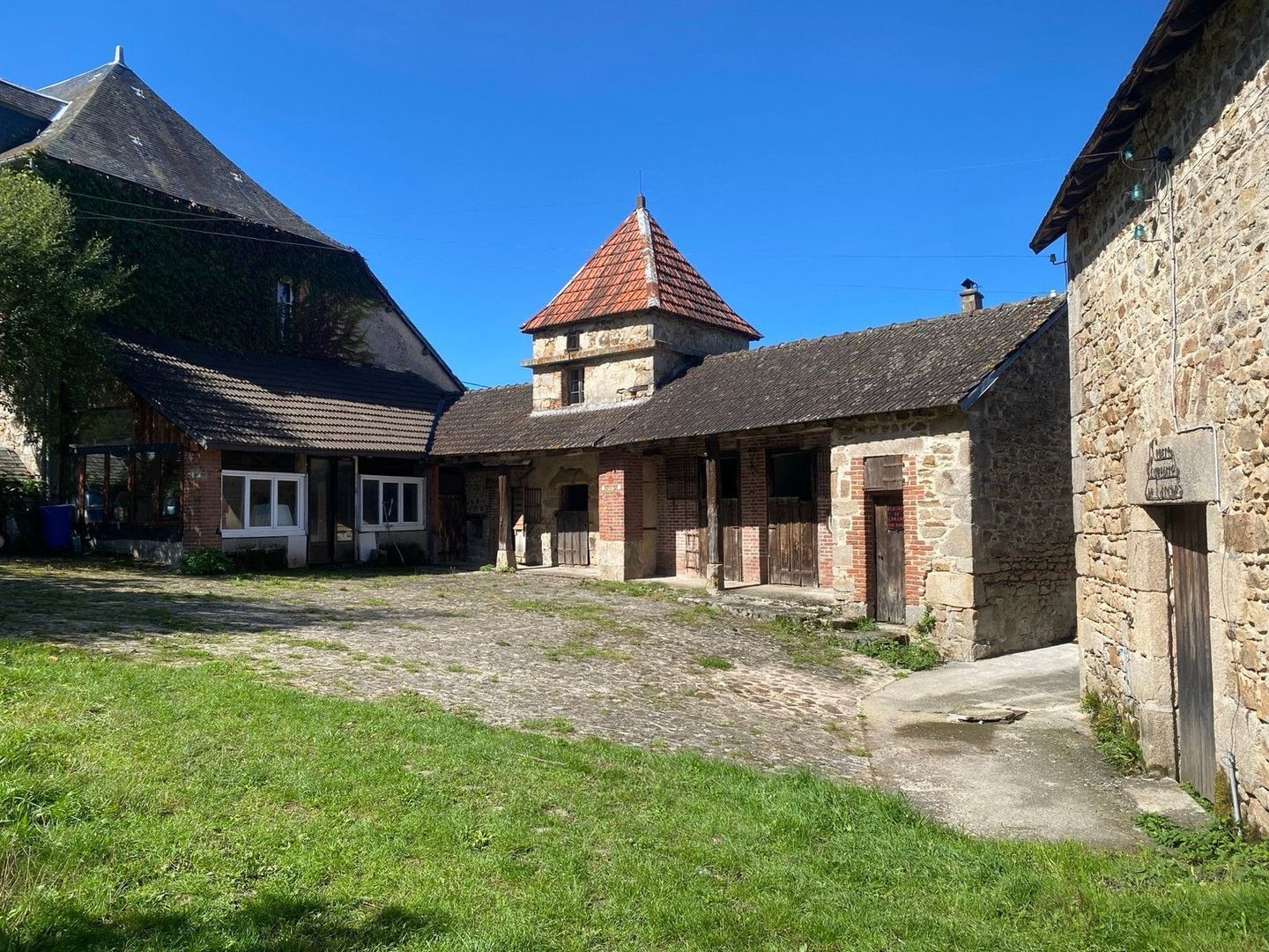Vallière, Vallière foto-2