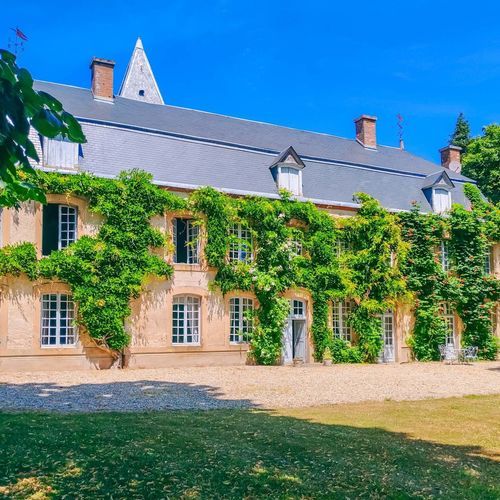 Theneuille, Theneuille foto-1