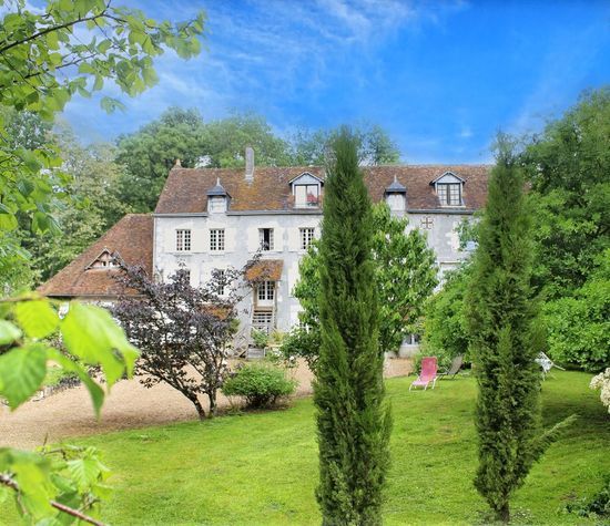 Cour-Cheverny, Cour-Cheverny