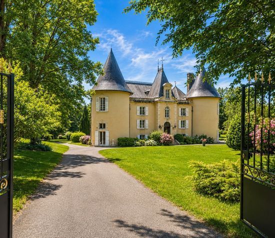 Allée Du Château, Saint-Hilaire-Bonneval