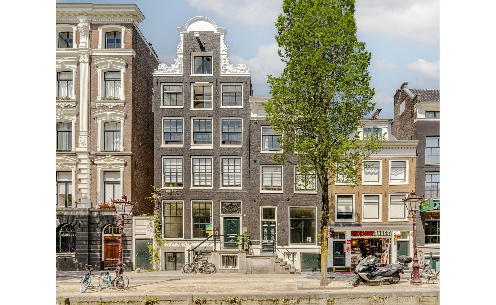 Oudezijds Achterburgwal 124, Amsterdam foto-0