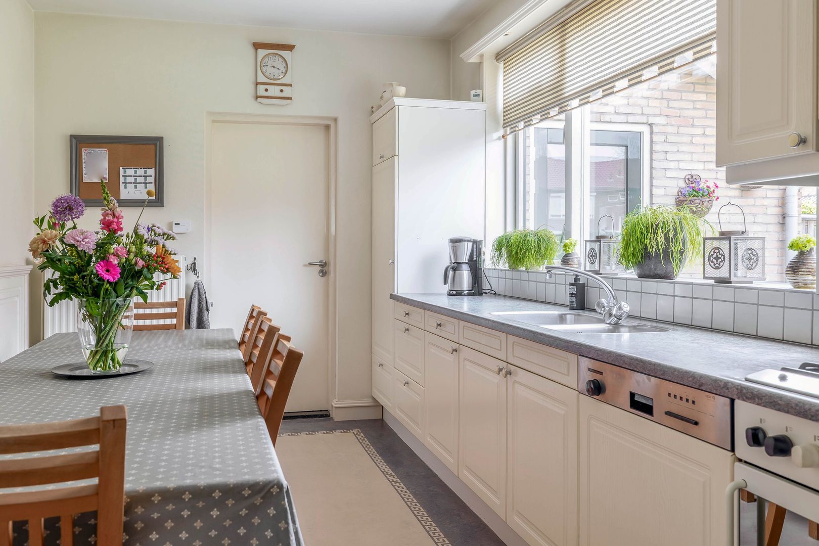 Irenelaan 4, Dirksland foto-14