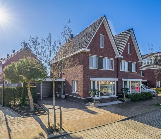 Joost van den Vondellaan 122, Middelharnis