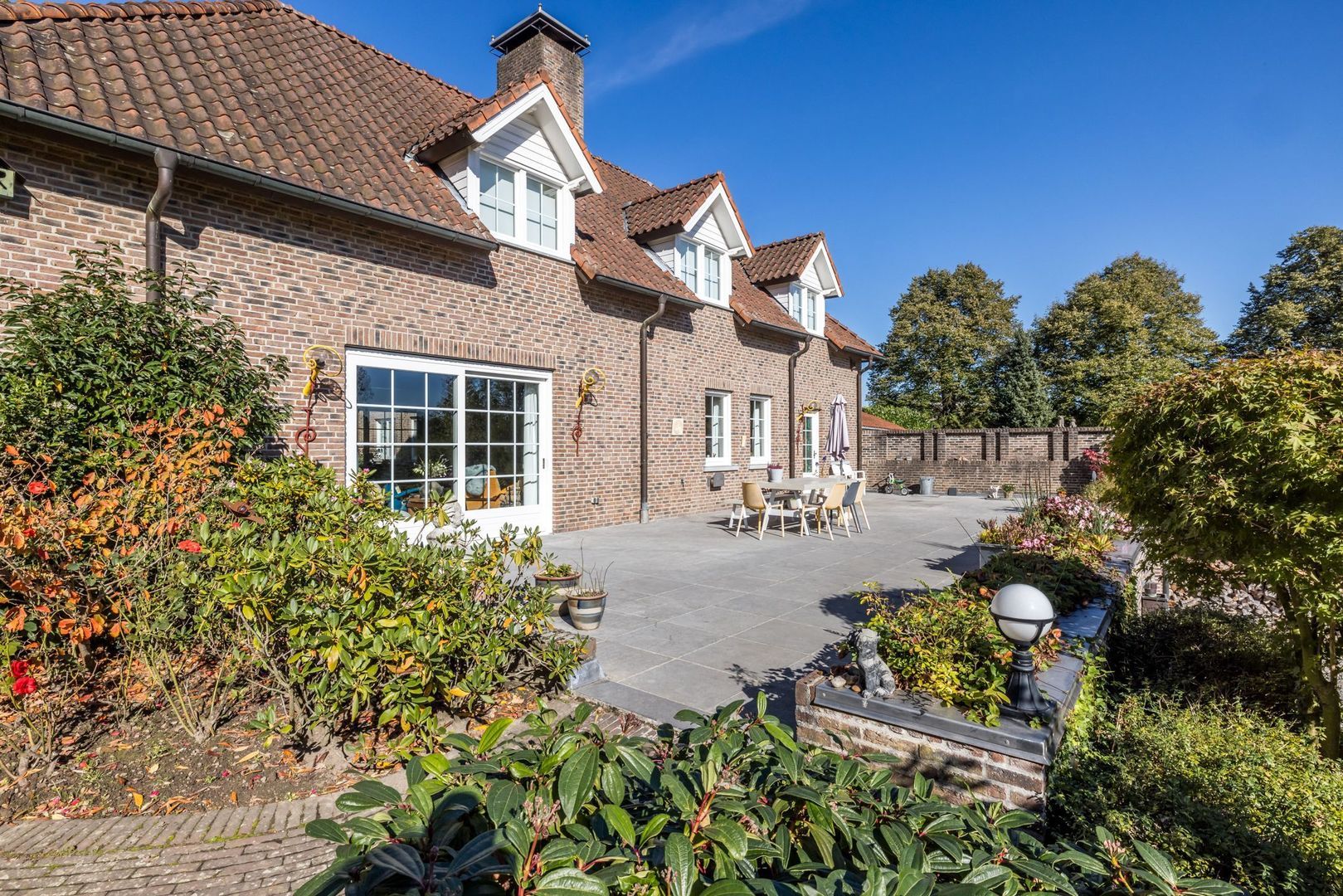 Nierhoven 10 image 1