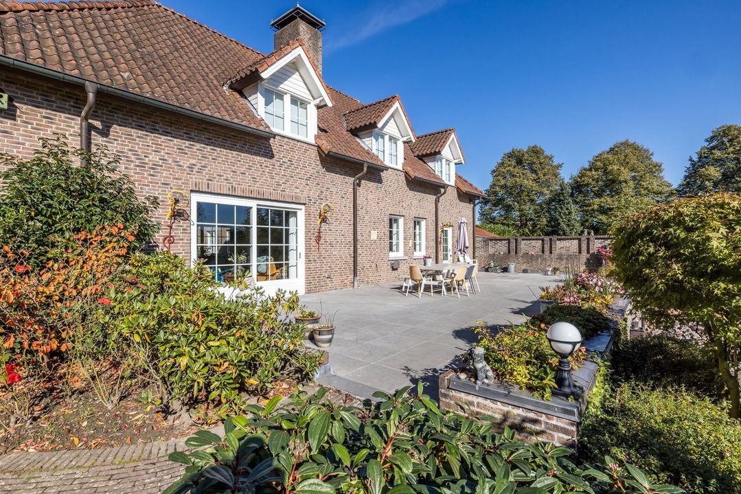 Nierhoven 10 image thumbs 1