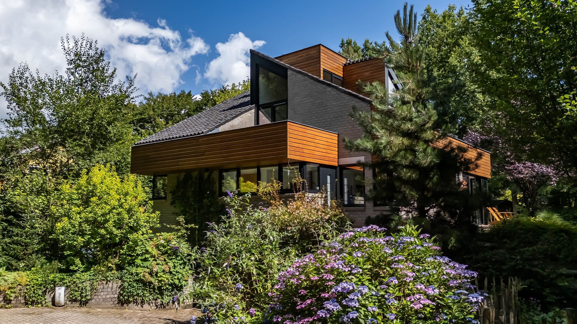 van Mentadalaan 21, Rolde foto-2