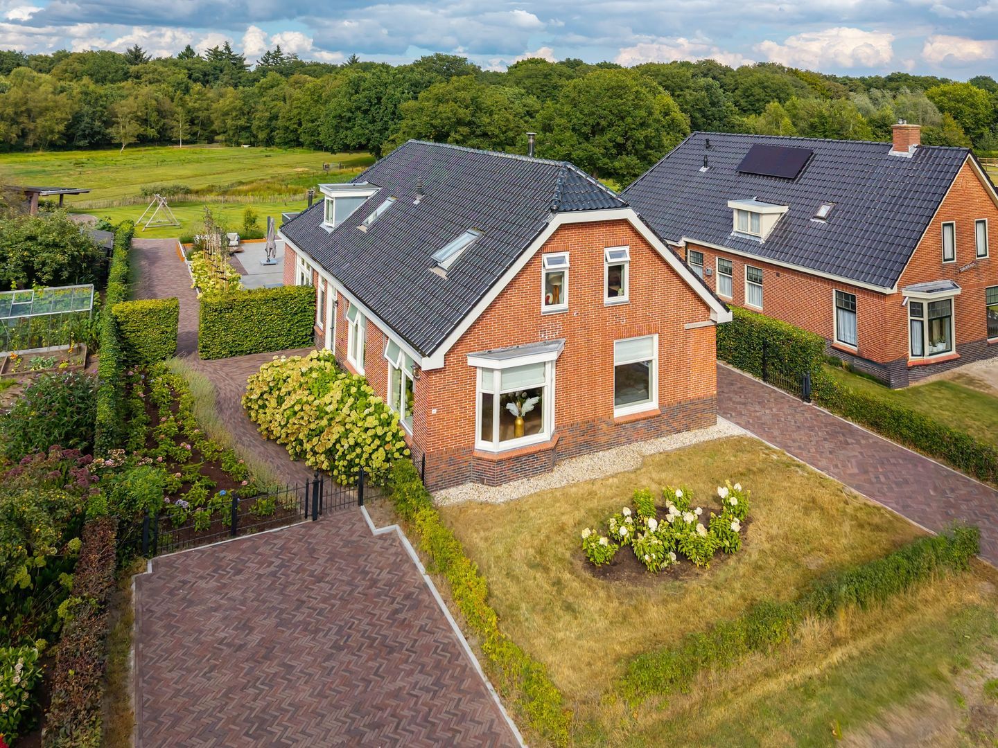 Hoofdweg 11, Zeegse foto-0