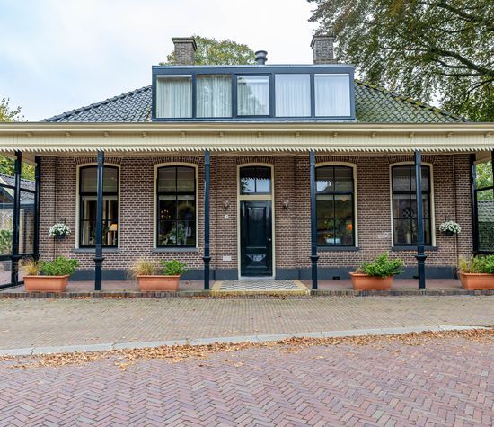 Brinkstraat 1, Vries