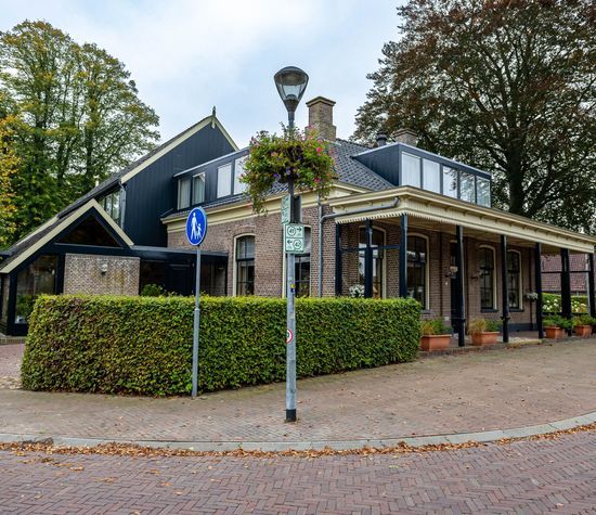 Brinkstraat 1, Vries