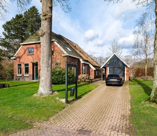 Dorpsweg 12, Donderen