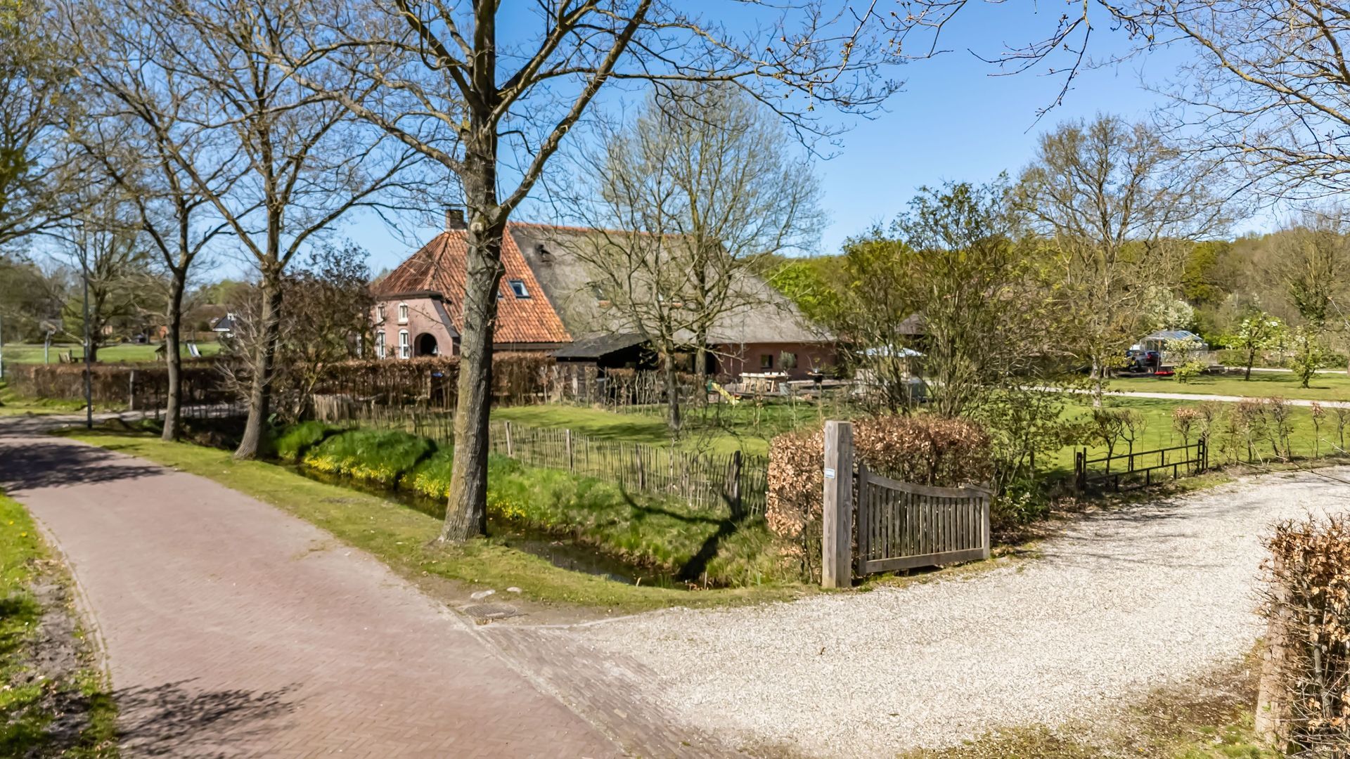 Centrum 8, Lieveren foto-1