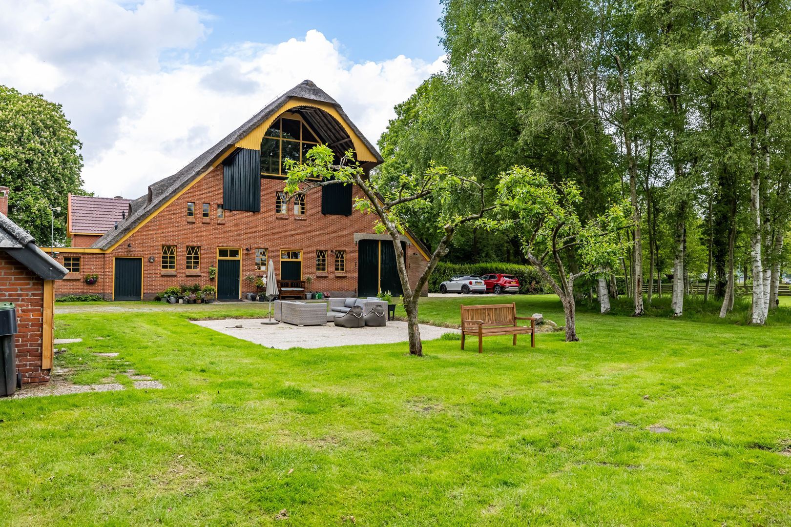 Oosteinde 1, Roden foto-1