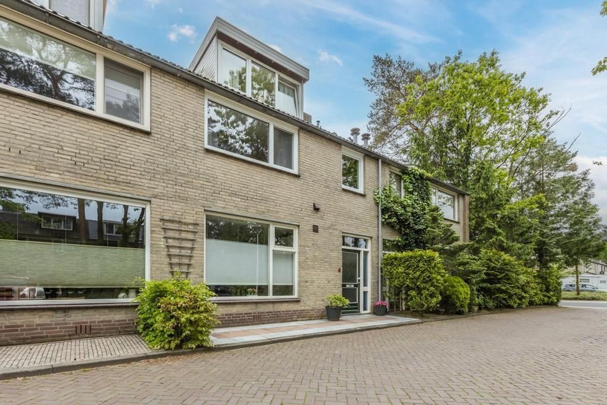 van Bossehof 4 Photo Blur 35